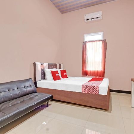 Oyo 90796 Hotel Mulya Indah Tambakmulya Zewnętrze zdjęcie